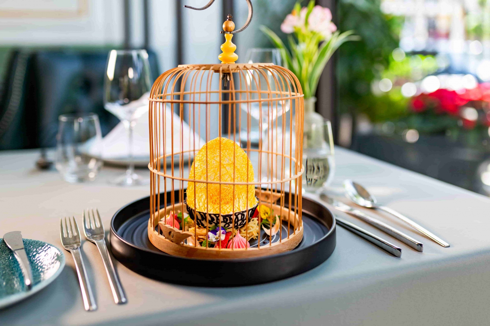 The Sweet Egg Nest of Han River dessert made from ginger and lemongrass caramel